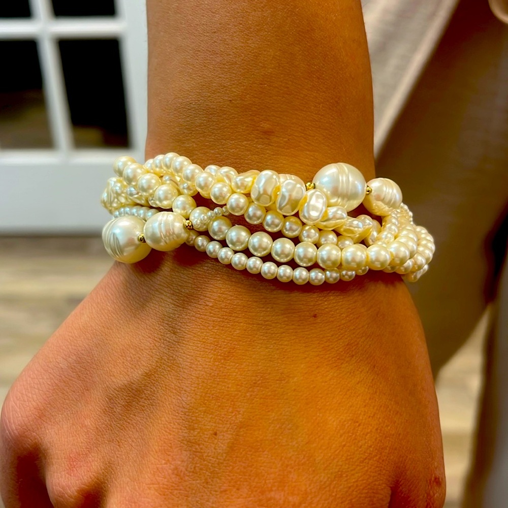 Pearl Bracelet with adjustable closure